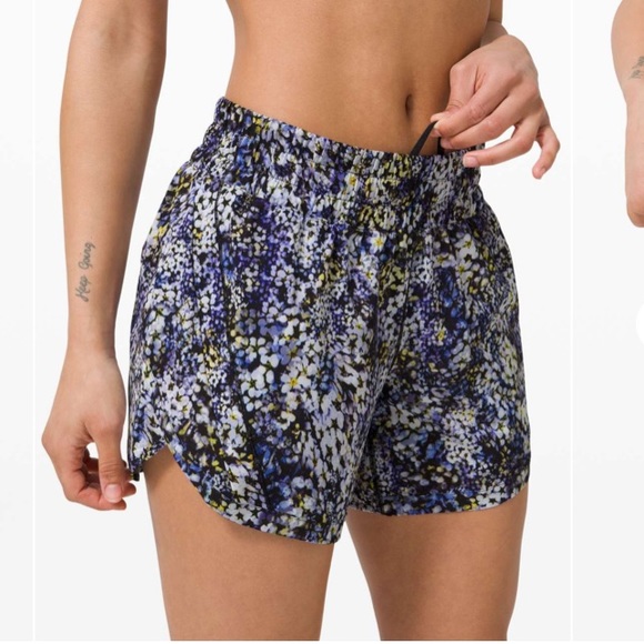 NWOT Lululemon Track That Short 5"
Floral Metropolis Multi 6